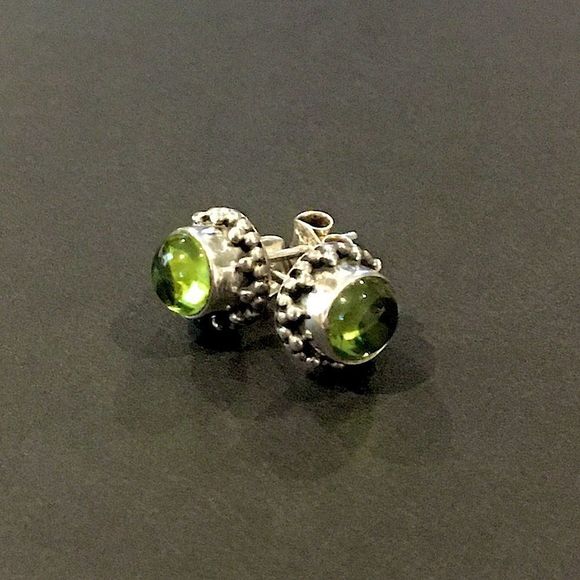 SILPADA Green Peridot Cabochon Sterling Silver Earrings P1401 NWOT LAST PAIR! - Picture 1 of 13